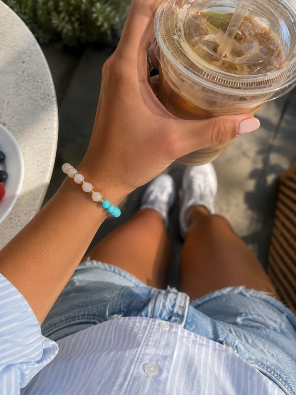 {Handmade} Aqua Shell Beaded Bracelet